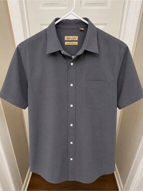 Gold Label Men's Short-Sleeve Button-Down Shirt in Charcoal Gray